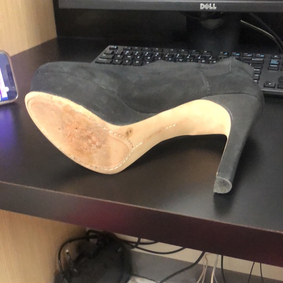 Vince Camuto black platform booties - Picture 4 of 5